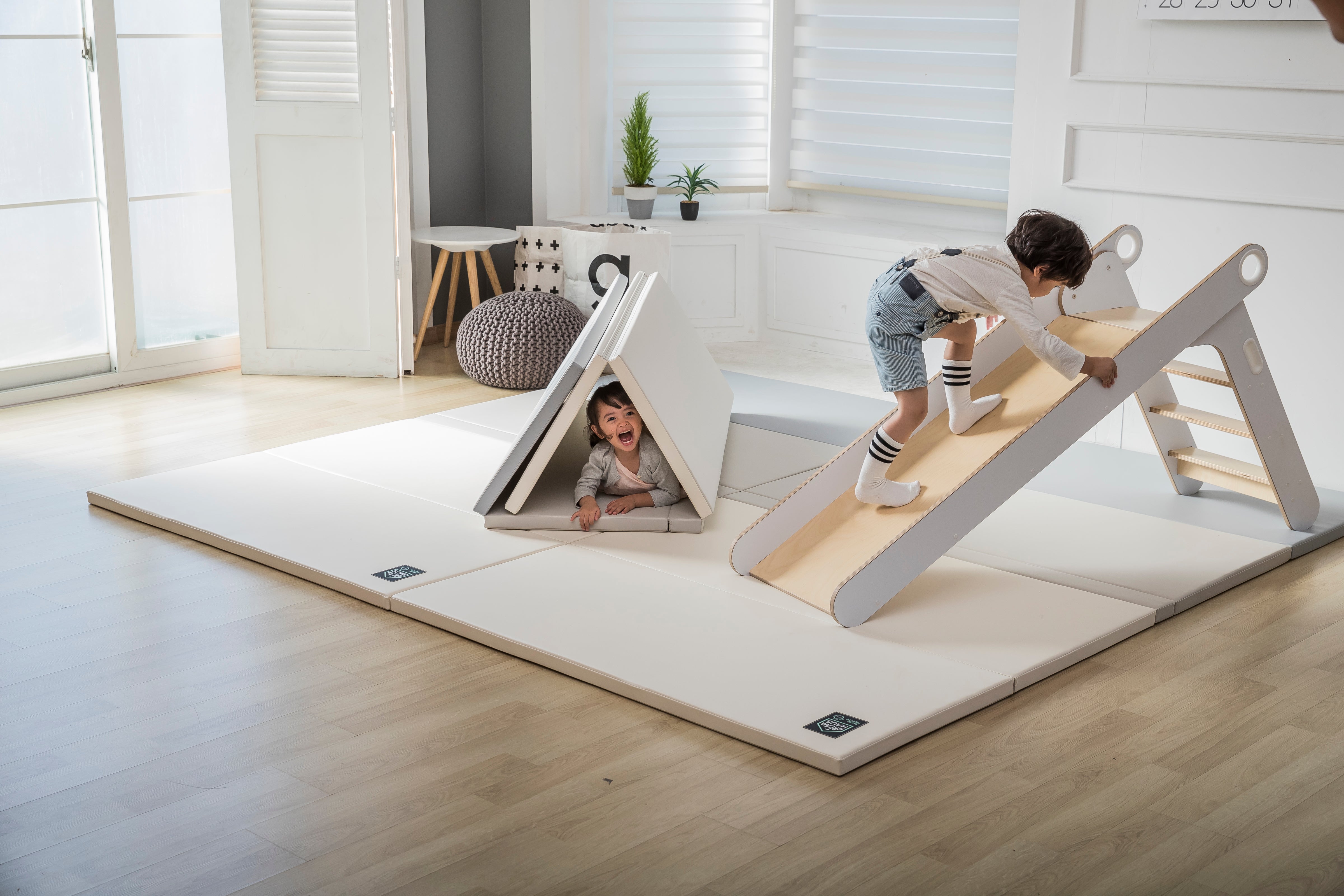 Creamhaus Free Inward-Folding Play Mat (1+1)